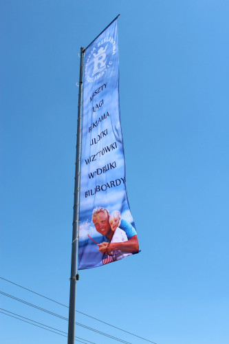 Flaga reklamowa o wymiarach 150 x 500 cm