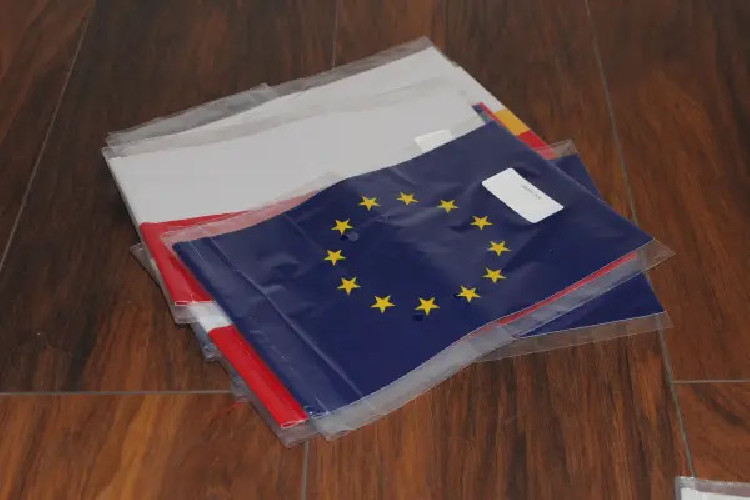 Stojaczek 1-ramienny sferyczny w kolorze srebrnym