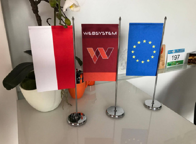 Stojaczek na biurko z ramieniem