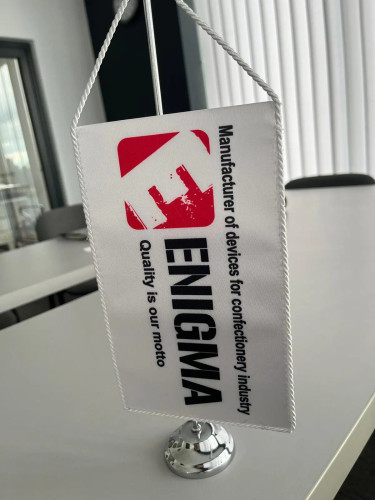 Flaga reklamowa – proporczyk satynowy z własnym nadrukiem