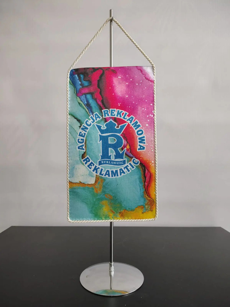 Flaga reklamowa – proporczyk satynowy z własnym nadrukiem