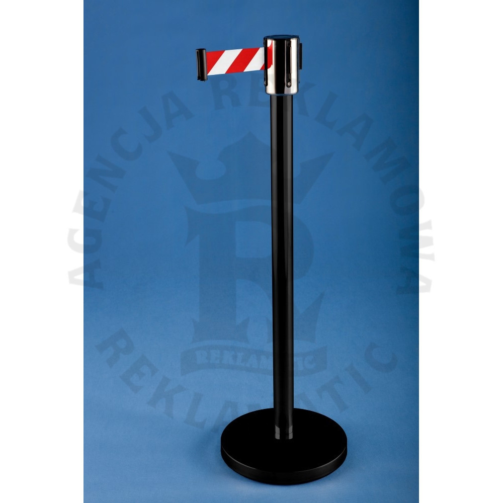 Czarny słupek z taśmą biało-czerwoną wygradzający strefę 3m lub 5m