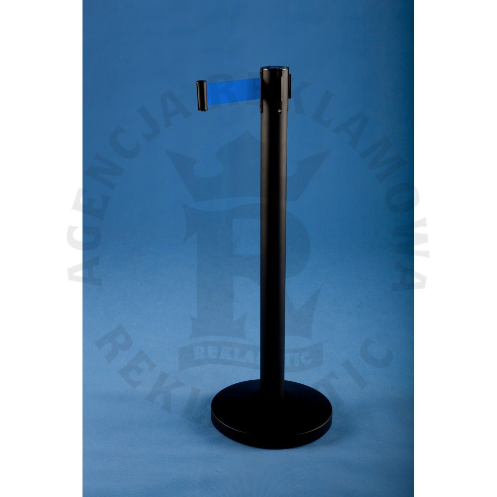 Słupek czarny odgradzający z niebieską taśmą do 3 m