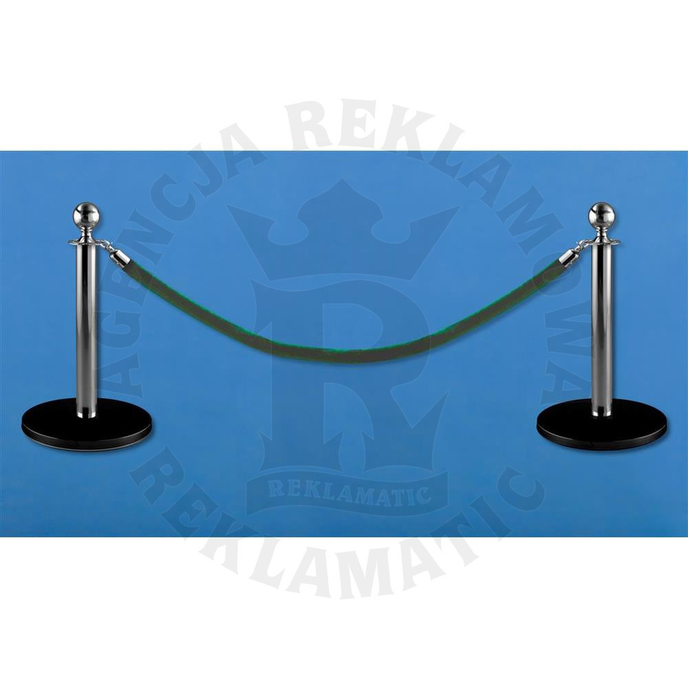 Niskie słupki odgradzające z aksamitnym  ciemnozielonym sznurem o długości 1,5 m