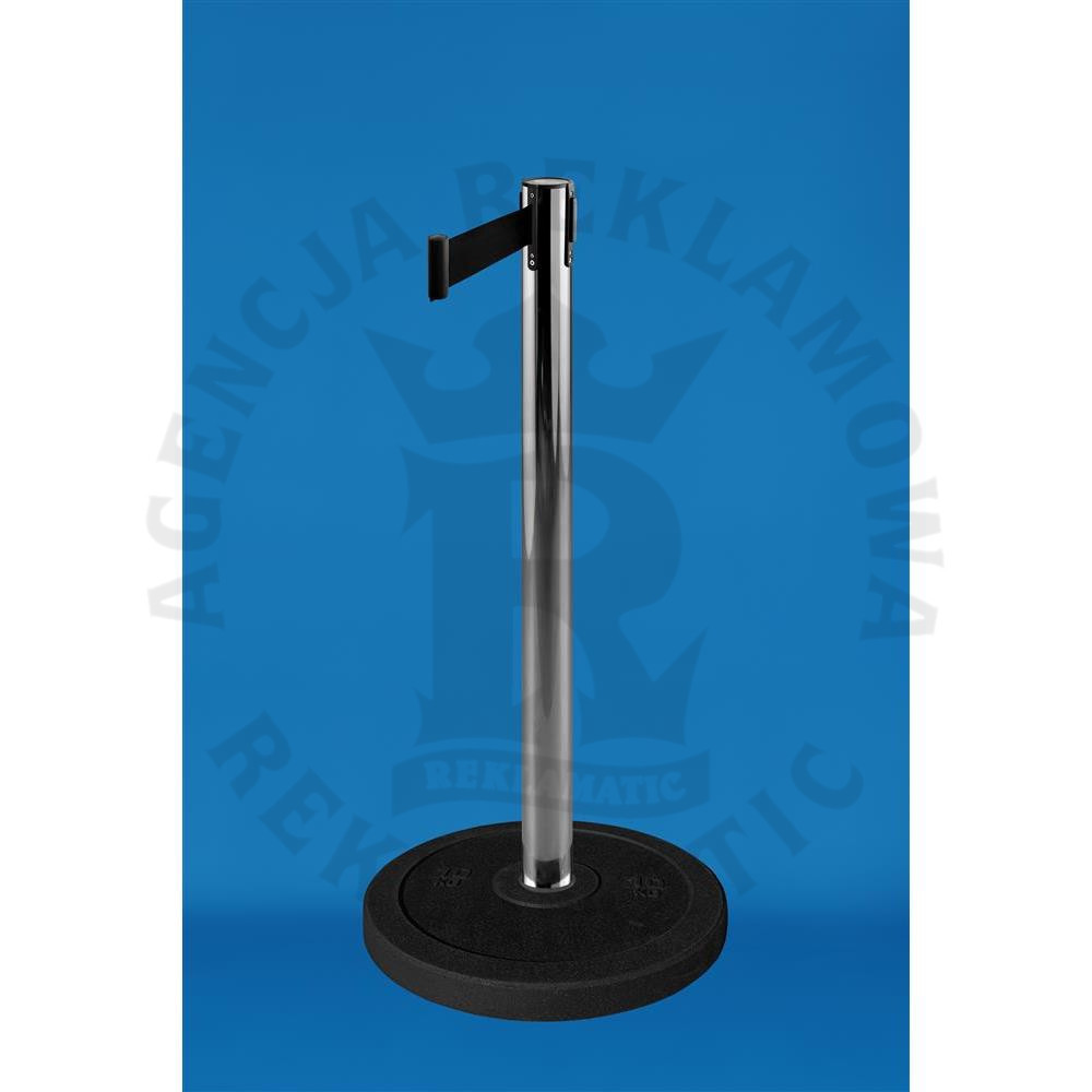 Słupek odgradzający z czarną taśmą wysuwaną na 3,6 m