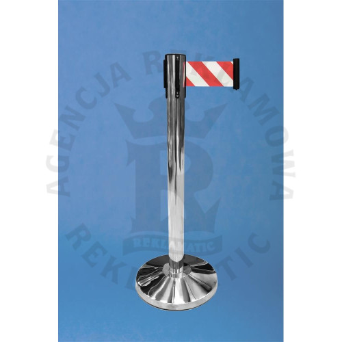 Słupek oddzielający z szeroką, biało-czerwoną taśmą o długości 4 m