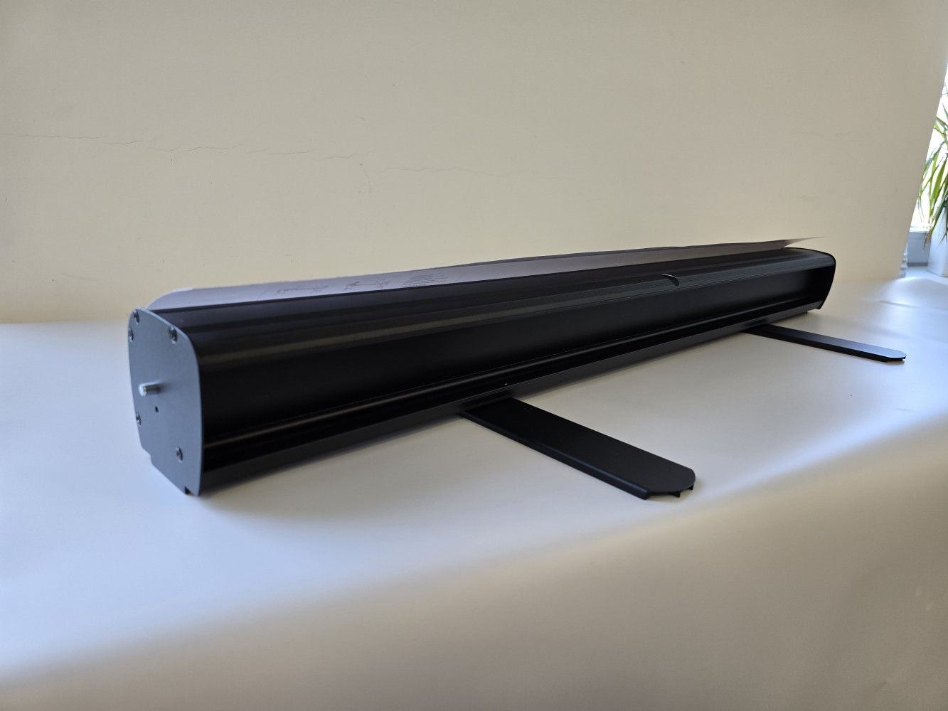 Czarna kaseta roll-upu 100 × 200 cm