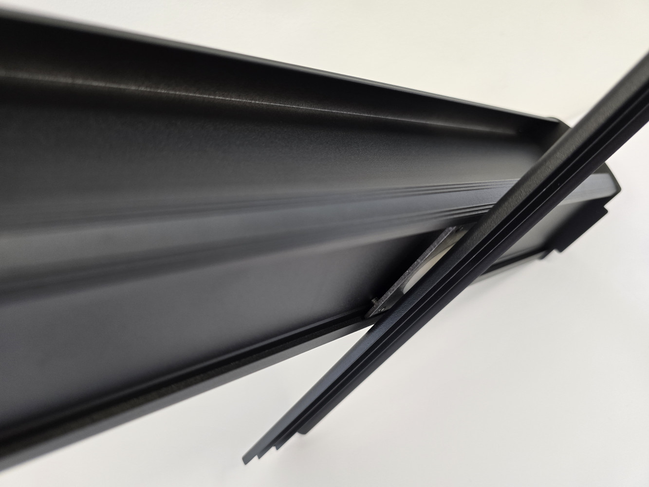 Czarna kaseta roll-upu 85 x 200 cm