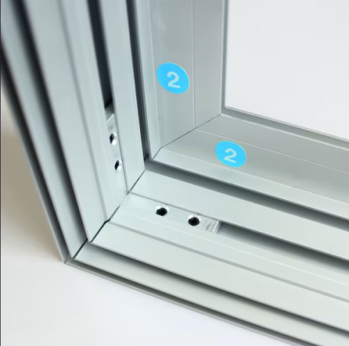 Kaseton ścienny Illuminova 75 mm – nowoczesna forma ekspozycji